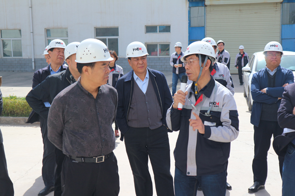 甘肅省政協(xié)副主席黃選平一行蒞臨甘肅泓源麥迪邁智能停車有限責任公司檢查指導(dǎo)工作(圖4)