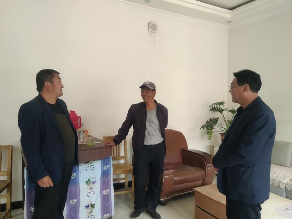 泓源公司全面落實(shí)脫貧攻堅幫扶責(zé)任(圖2)