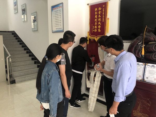 泓源新能源公司、出租車公司聯(lián)合開(kāi)展消防安全演練(圖2)