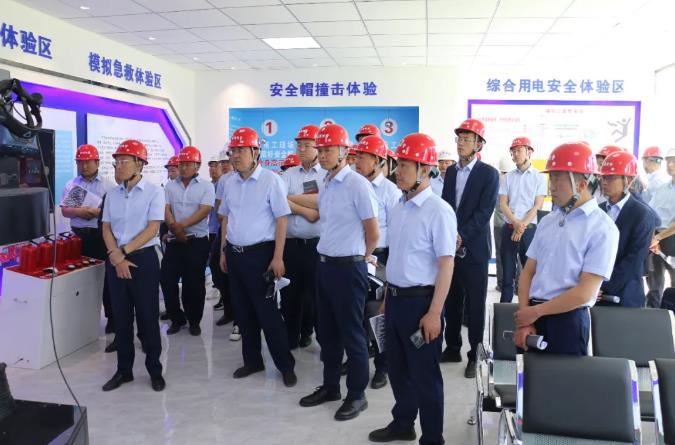 泓源公司開(kāi)展安全生產(chǎn)月活動(dòng)——重點(diǎn)建設(shè)項(xiàng)目觀(guān)摩學(xué)習(xí)(圖4)