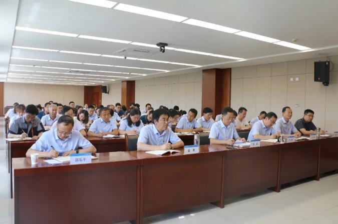 市政府國資委黨委委員、副主任邊疆到泓源公司講黨課(圖3)