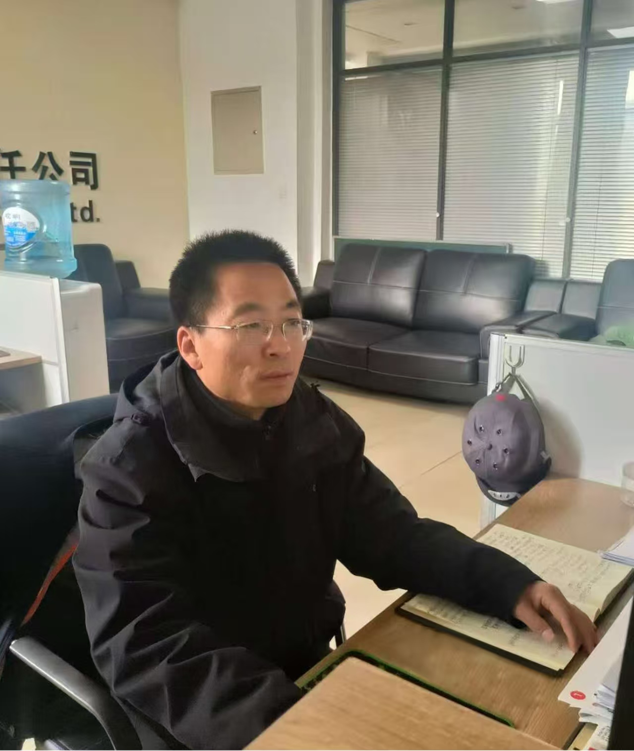 中共平?jīng)鍪谢A(chǔ)產(chǎn)業(yè)投資集團(tuán)有限公司委員會(huì)關(guān)于對(duì)2025年度“產(chǎn)投榜樣”進(jìn)行公示的公告(圖2)